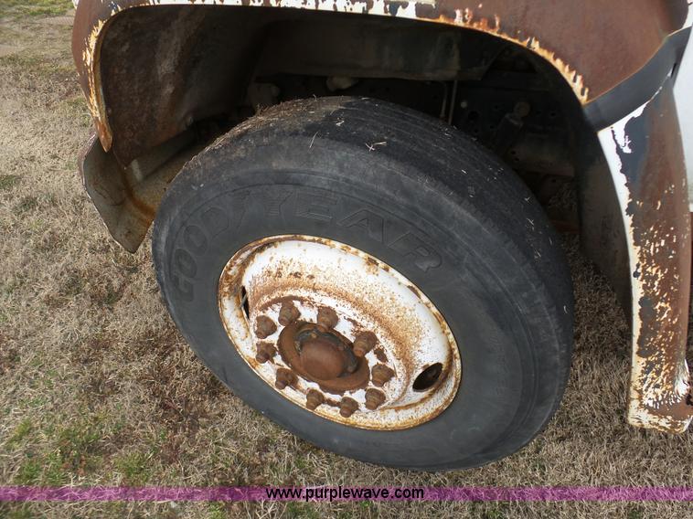 image for item BI9235 1989 GMC TopKick 7000 dump truck