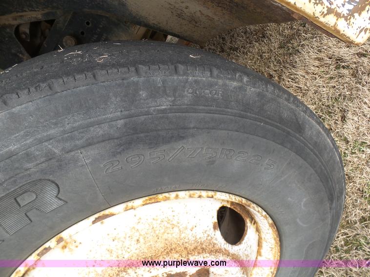 image for item BI9235 1989 GMC TopKick 7000 dump truck