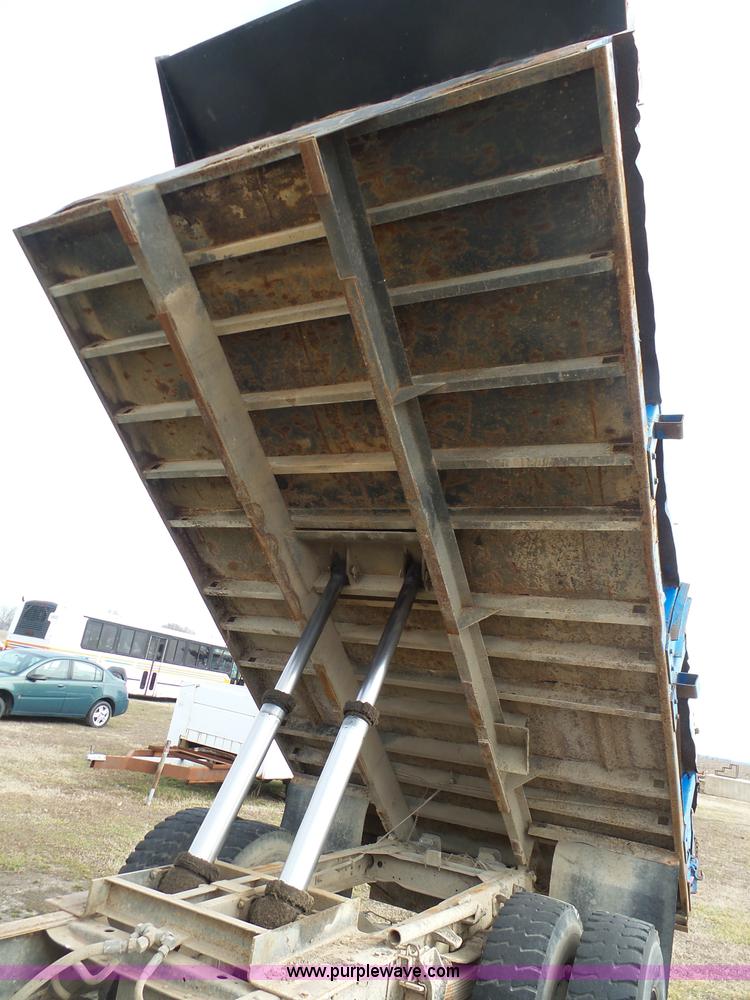 image for item BI9235 1989 GMC TopKick 7000 dump truck