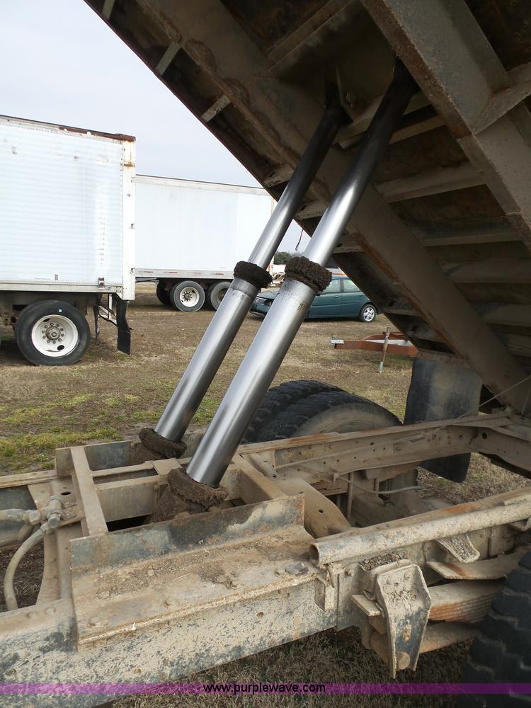 image for item BI9235 1989 GMC TopKick 7000 dump truck