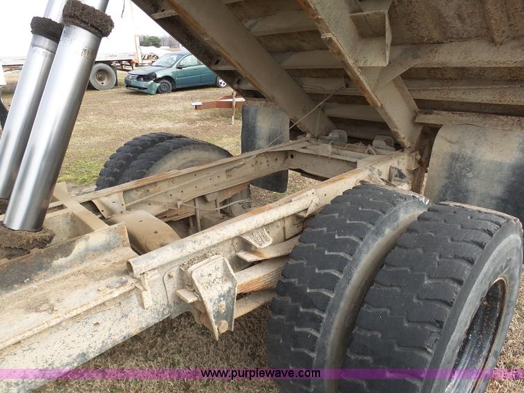 image for item BI9235 1989 GMC TopKick 7000 dump truck