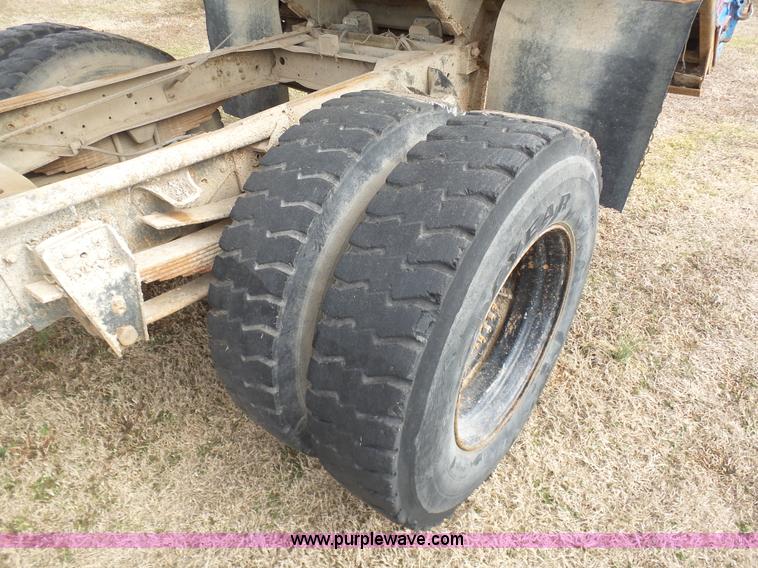 image for item BI9235 1989 GMC TopKick 7000 dump truck