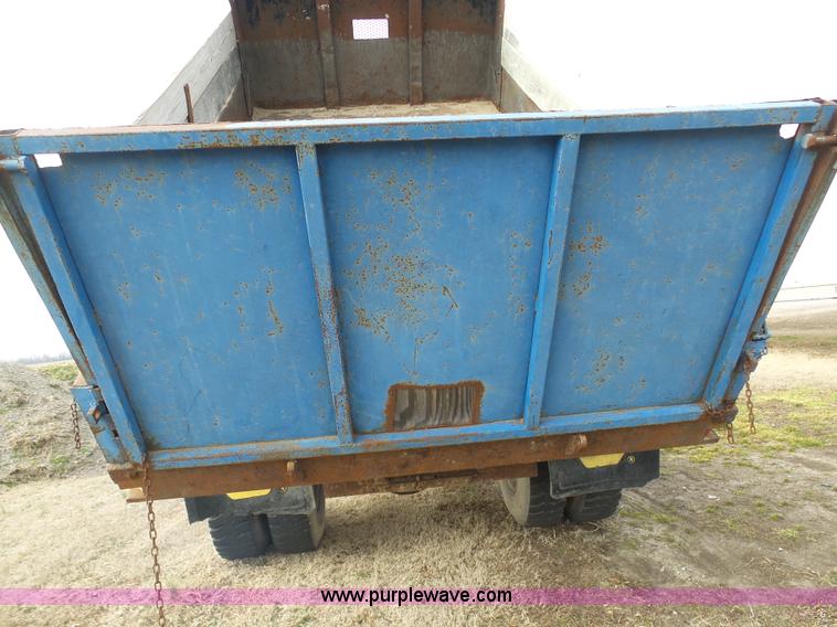 image for item BI9235 1989 GMC TopKick 7000 dump truck