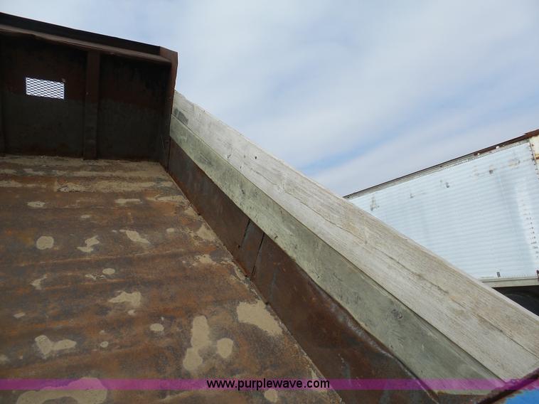 image for item BI9235 1989 GMC TopKick 7000 dump truck