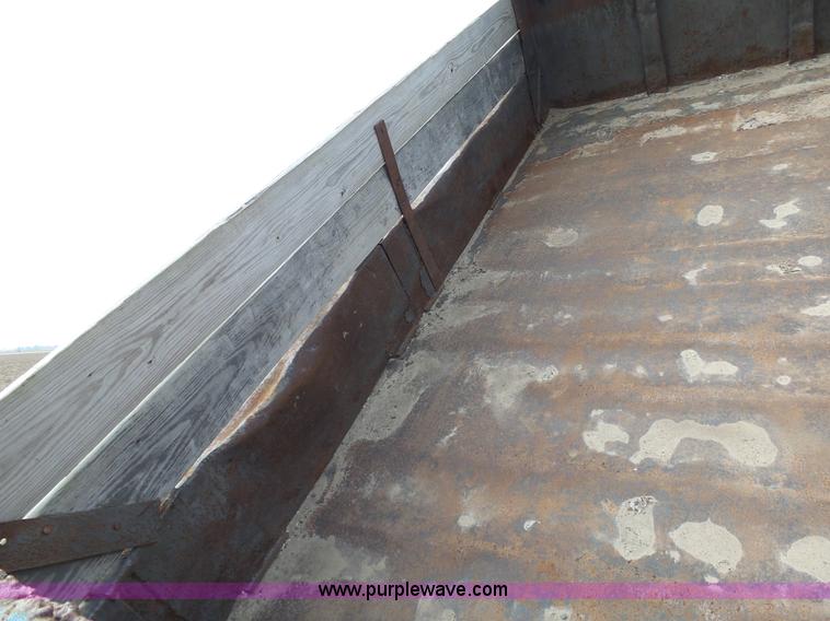 image for item BI9235 1989 GMC TopKick 7000 dump truck