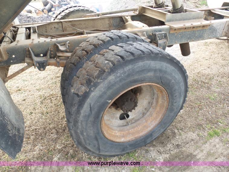 image for item BI9235 1989 GMC TopKick 7000 dump truck