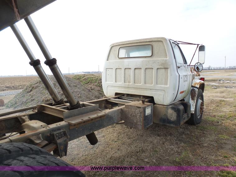 image for item BI9235 1989 GMC TopKick 7000 dump truck