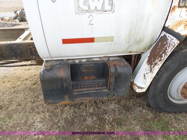 image for item BI9235 1989 GMC TopKick 7000 dump truck