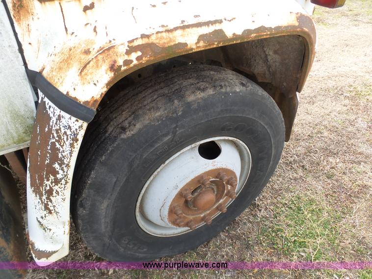 image for item BI9235 1989 GMC TopKick 7000 dump truck