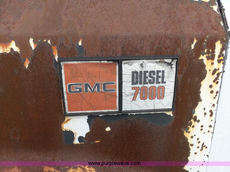 image for item BI9235 1989 GMC TopKick 7000 dump truck