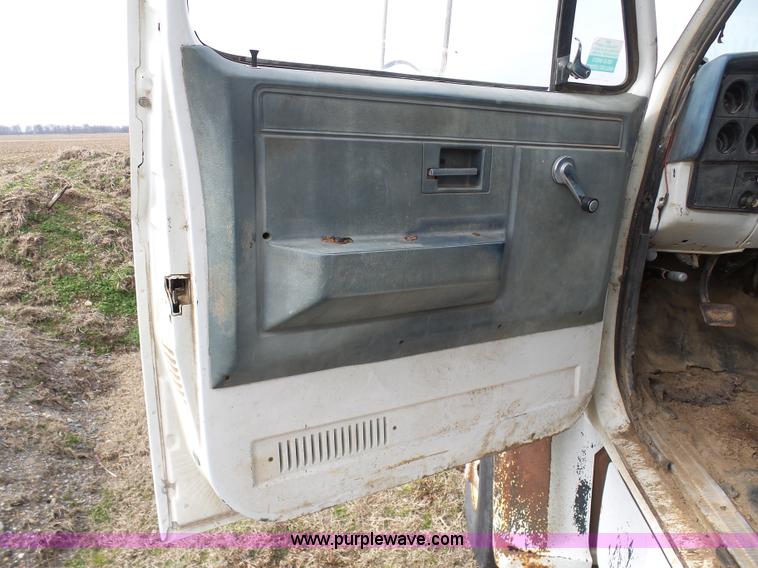 image for item BI9235 1989 GMC TopKick 7000 dump truck