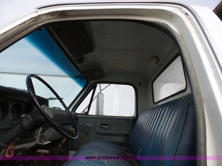 image for item BI9235 1989 GMC TopKick 7000 dump truck