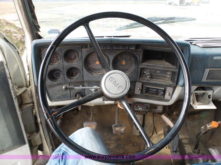 image for item BI9235 1989 GMC TopKick 7000 dump truck