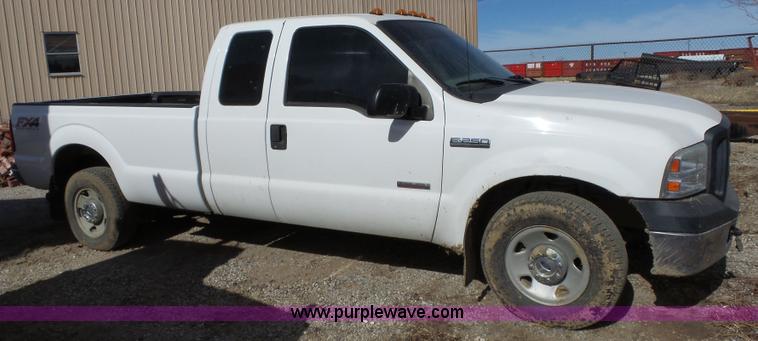 image for item BL9696 2006 Ford F250 Super Duty SuperCab pickup truck