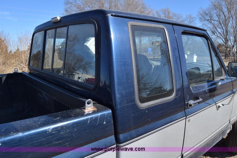 image for item BX9582 1993 Ford F250 HD XL SuperCab pickup truck