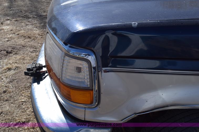 image for item BX9582 1993 Ford F250 HD XL SuperCab pickup truck