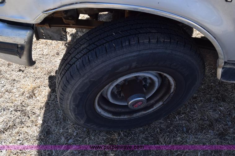 image for item BX9582 1993 Ford F250 HD XL SuperCab pickup truck