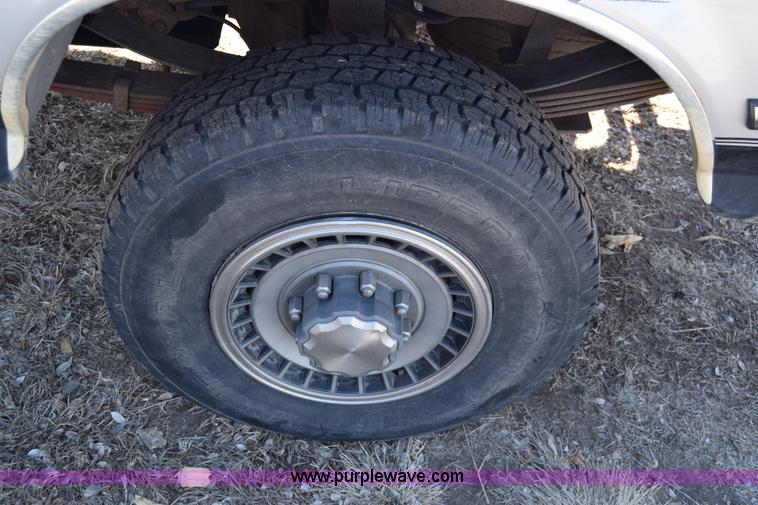 image for item BX9582 1993 Ford F250 HD XL SuperCab pickup truck