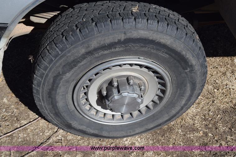 image for item BX9582 1993 Ford F250 HD XL SuperCab pickup truck