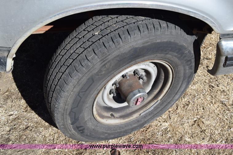 image for item BX9582 1993 Ford F250 HD XL SuperCab pickup truck