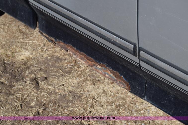 image for item BX9582 1993 Ford F250 HD XL SuperCab pickup truck