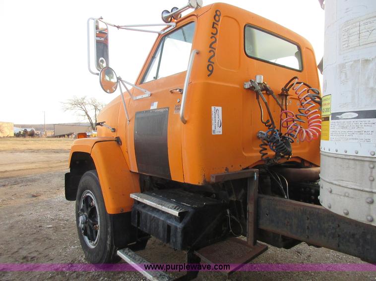 image for item I1791 1984 GMC Brigadier semi truck