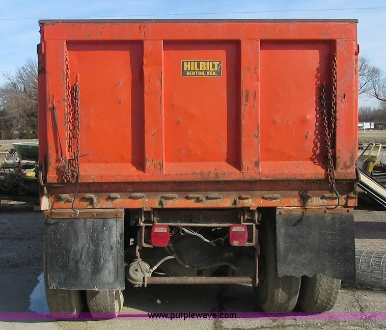 image for item I1806 1982 International S1900 dump truck