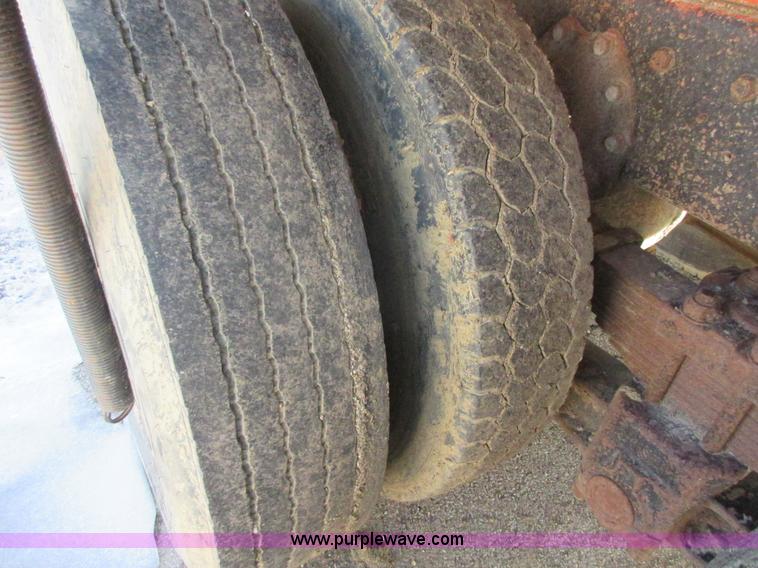 image for item I1806 1982 International S1900 dump truck