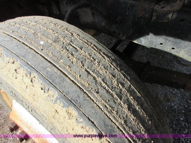 image for item I1806 1982 International S1900 dump truck