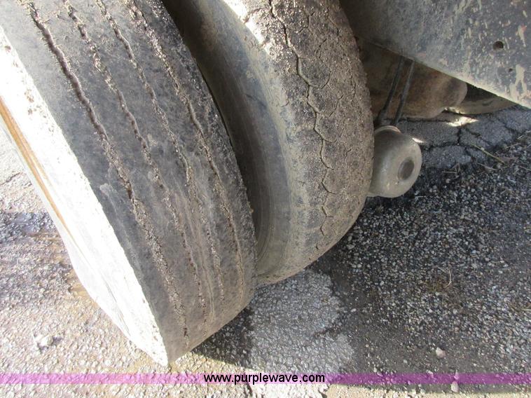 image for item I1806 1982 International S1900 dump truck