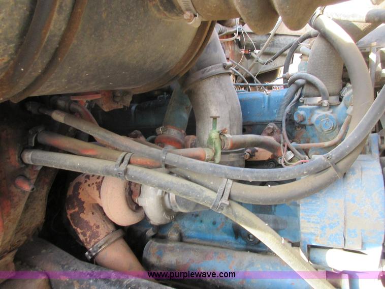 image for item I1806 1982 International S1900 dump truck