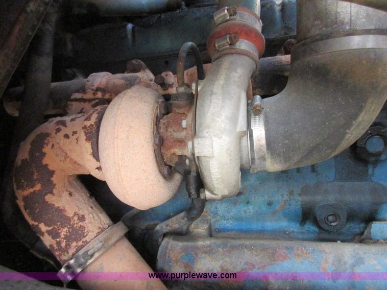 image for item I1806 1982 International S1900 dump truck