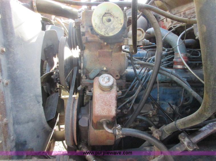 image for item I1806 1982 International S1900 dump truck