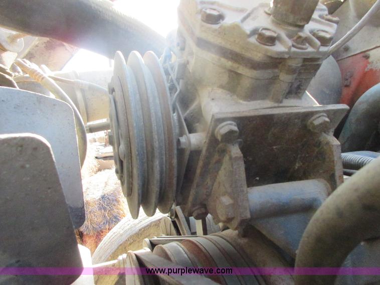 image for item I1806 1982 International S1900 dump truck