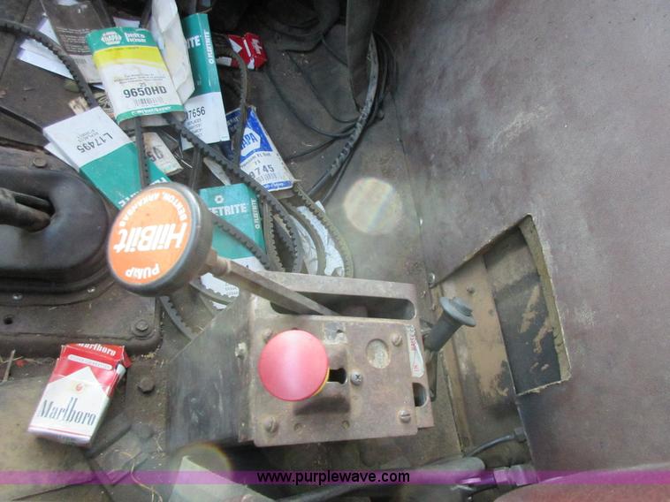 image for item I1806 1982 International S1900 dump truck