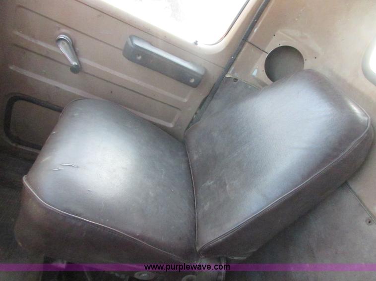 image for item I1806 1982 International S1900 dump truck