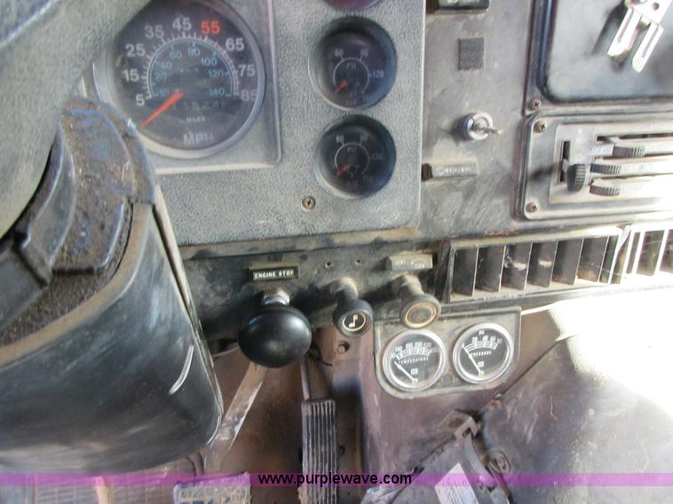 image for item I1806 1982 International S1900 dump truck