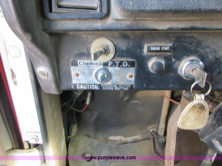 image for item I1806 1982 International S1900 dump truck