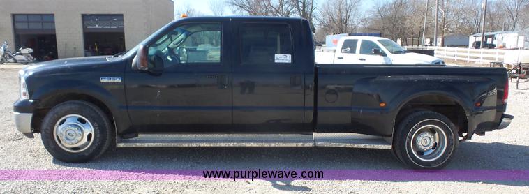 image for item I2302 2006 Ford F250 Super Duty Crew Cab pickup truck