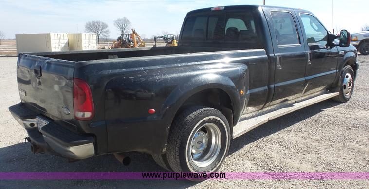 image for item I2302 2006 Ford F250 Super Duty Crew Cab pickup truck