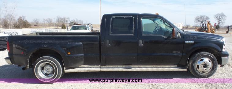 image for item I2302 2006 Ford F250 Super Duty Crew Cab pickup truck