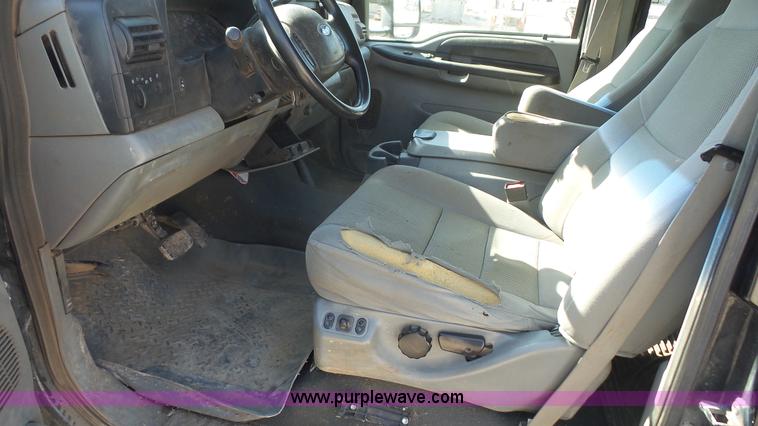 image for item I2302 2006 Ford F250 Super Duty Crew Cab pickup truck