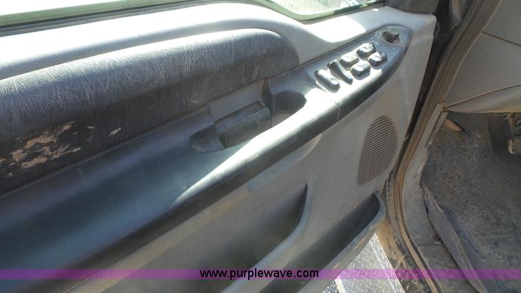 image for item I2302 2006 Ford F250 Super Duty Crew Cab pickup truck