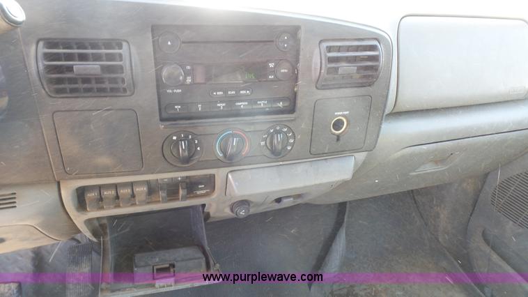 image for item I2302 2006 Ford F250 Super Duty Crew Cab pickup truck