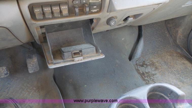 image for item I2302 2006 Ford F250 Super Duty Crew Cab pickup truck