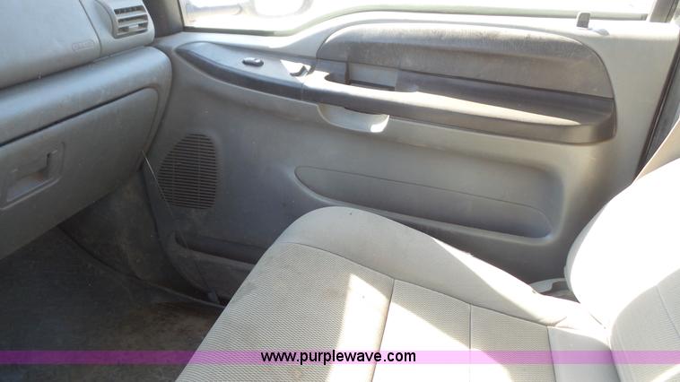 image for item I2302 2006 Ford F250 Super Duty Crew Cab pickup truck