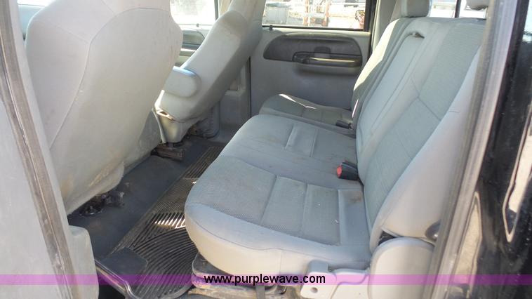 image for item I2302 2006 Ford F250 Super Duty Crew Cab pickup truck