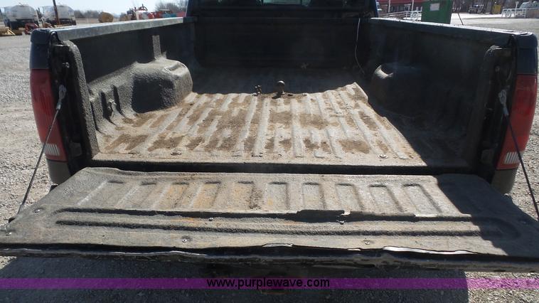 image for item I2302 2006 Ford F250 Super Duty Crew Cab pickup truck