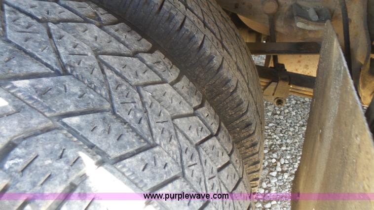 image for item I2302 2006 Ford F250 Super Duty Crew Cab pickup truck