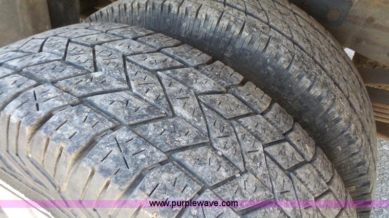 image for item I2302 2006 Ford F250 Super Duty Crew Cab pickup truck